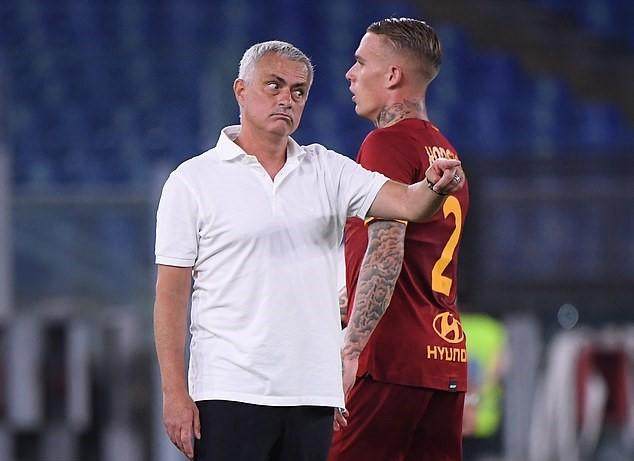 espn-多打1人不会踢?红卡带来开门红,穆氏罗马极致好戏